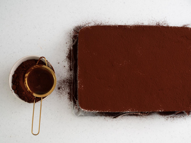 Ciasto posypane kakao.