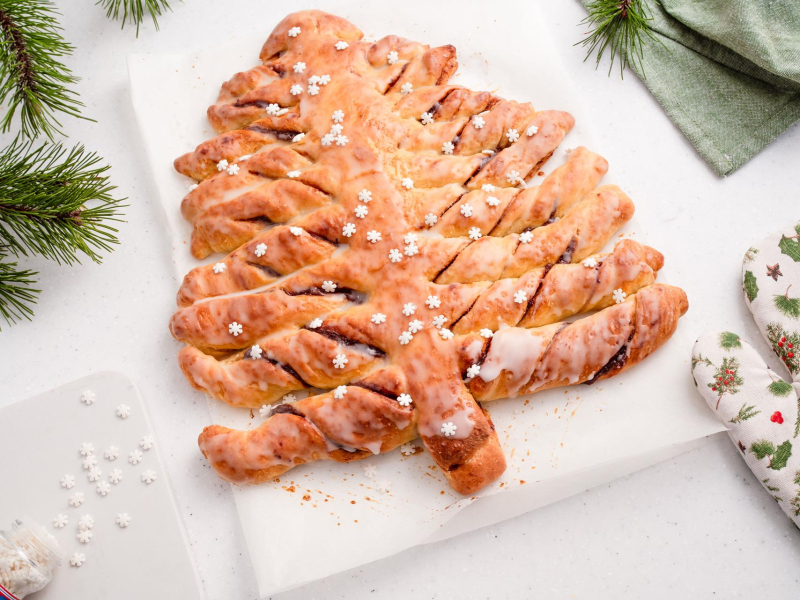 choinka z ciasta drożdżowego z posypką