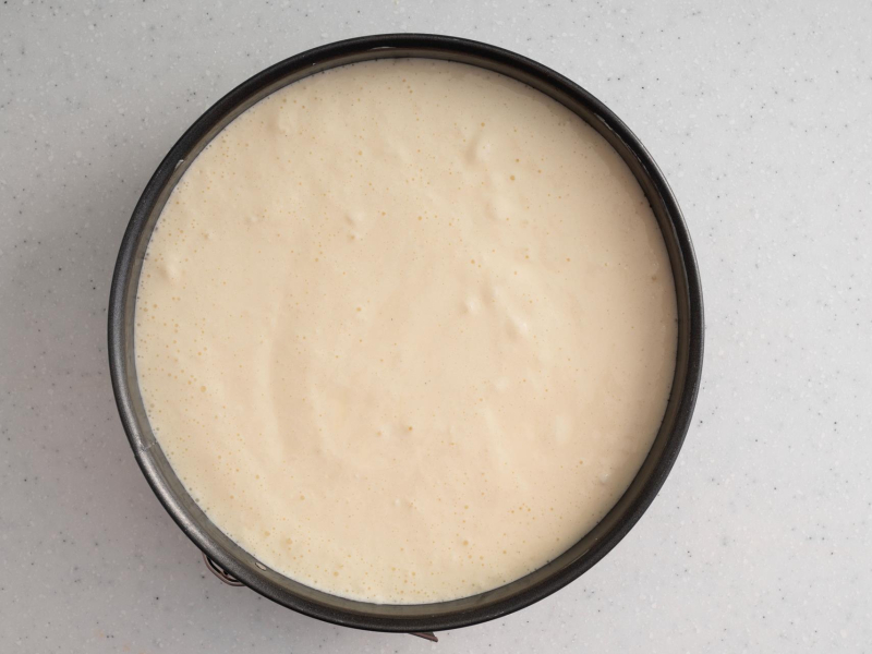 Sernik proteinowy przed upieczeniem.