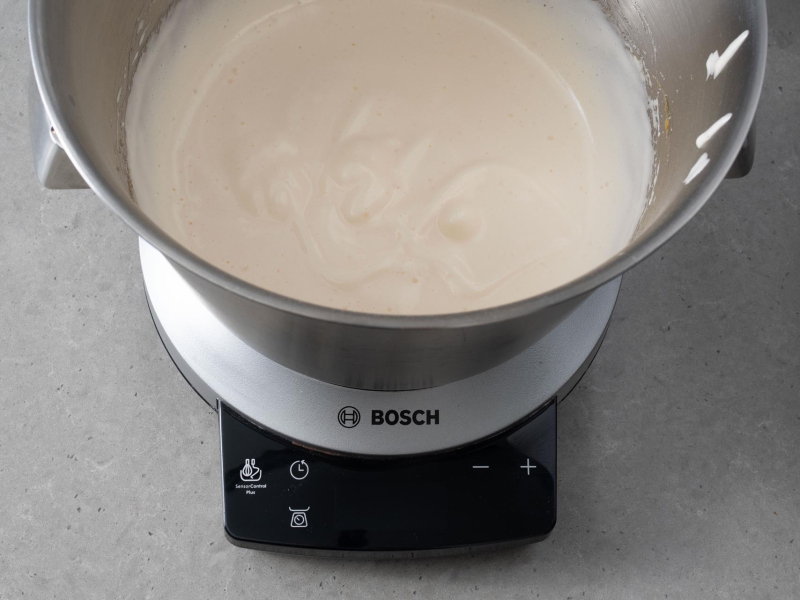 Utarte z cukrem jajka.