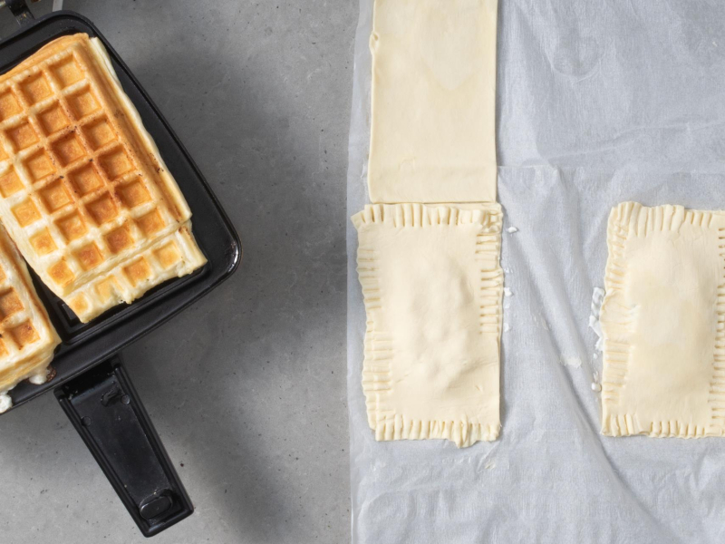 Smażenie gofrów z ciasta francuskiego/