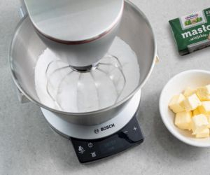 ubita beza szwajcarska, kawałki masła