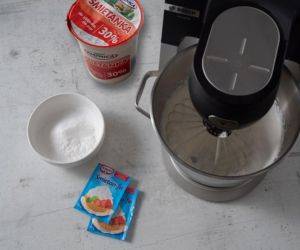 Ubjanie wartswy kremu.