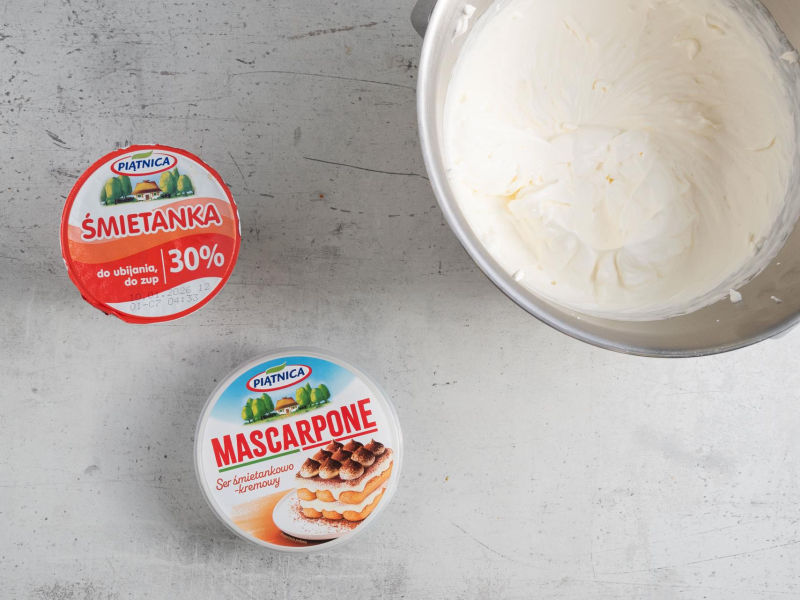 Śmietanka z białą czekoladą wymieszana z serkiem mascarpone
