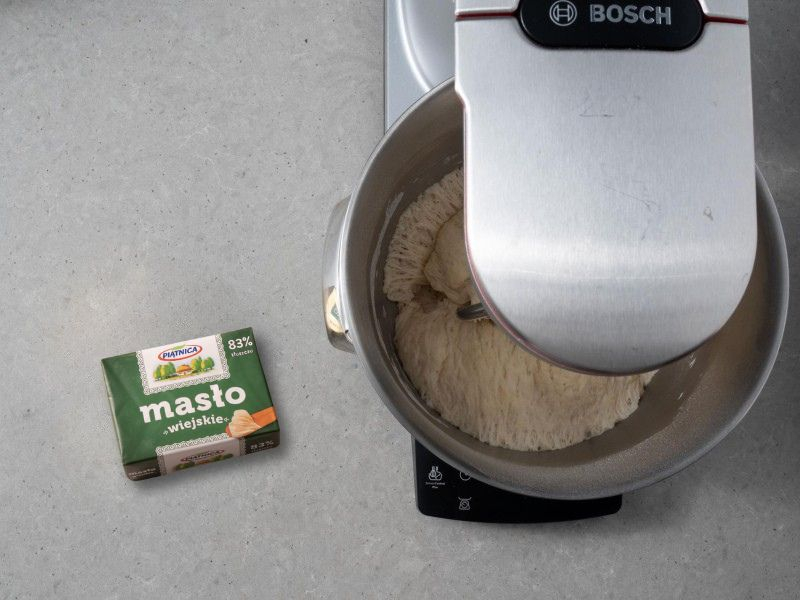 ciasto drożdżowe, masło