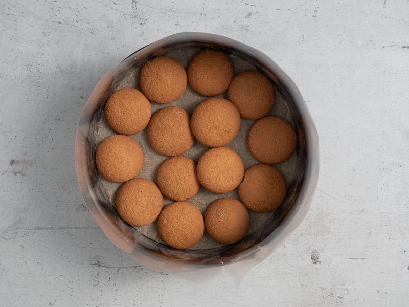 Forma wyłożona biszkoptami