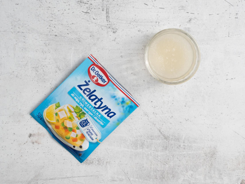 Na blacie kuchennym żelatyna Dr.