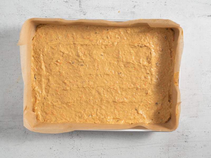 Ciasto przed upieczeniem w formie.