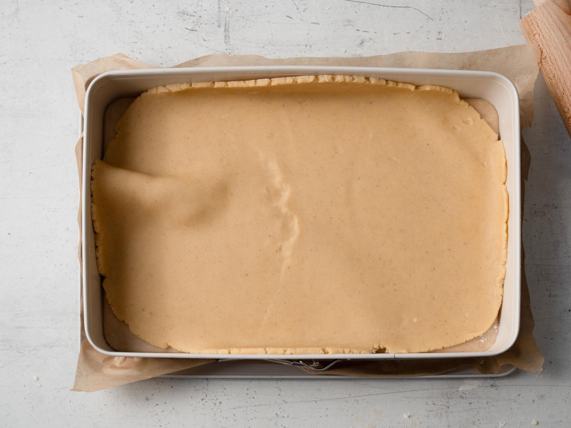 forma prostok膮tna z ciastem kruchym