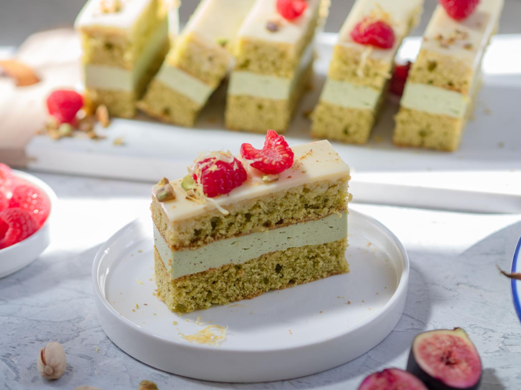 przekładane ciasto pistacjowa wszystkiego słodkiego