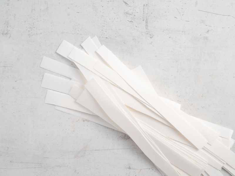 Paseczki arkuszu papierowego.