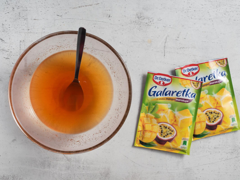 Na blacie kuchennym galaretki.