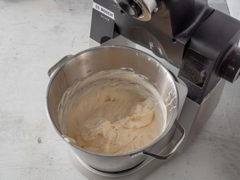 w misie masa biszkoptowa na roladę