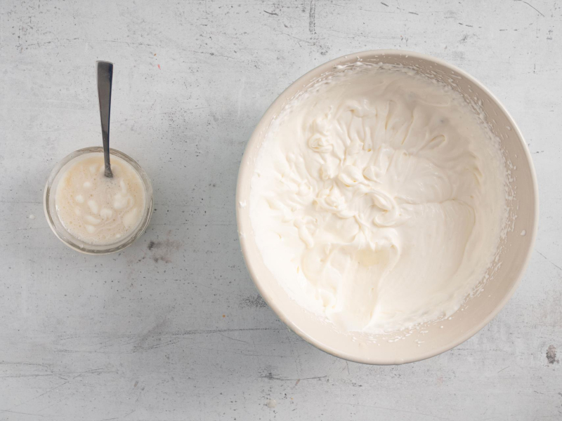 Wymieszane składniki na masę jogurtową.