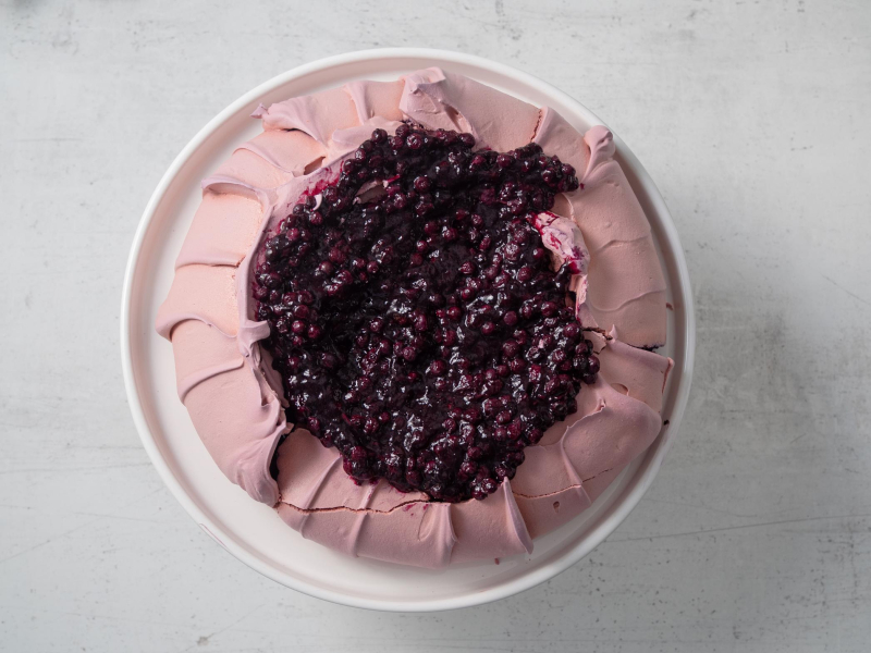 beza pavlova z jagodami