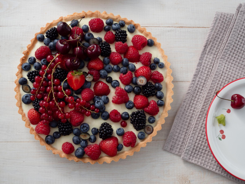 tarta z owocami i budyniem