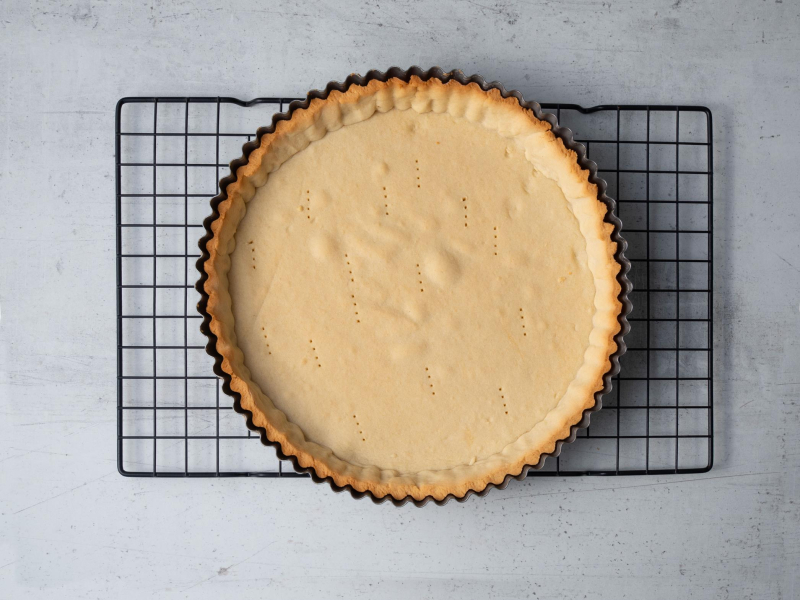 upieczony spód tarty na kratce