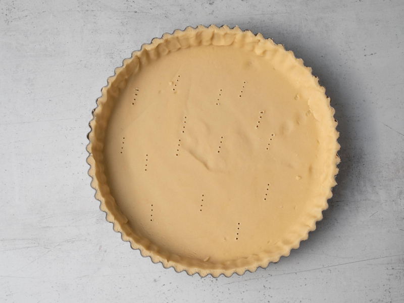 nieupieczony spód tarty ponakłuwany widelcem