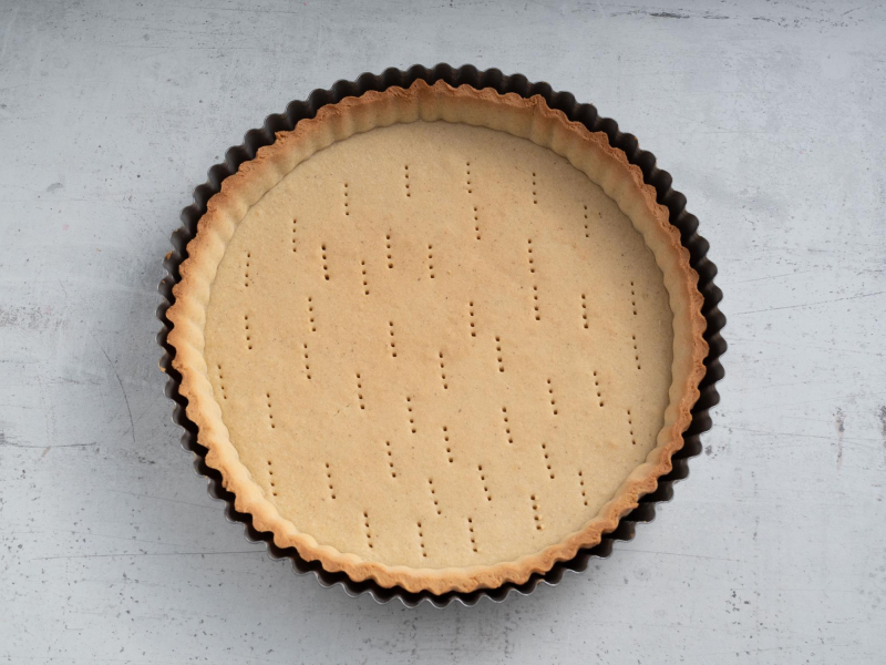 upieczony spód do tarty w foremce