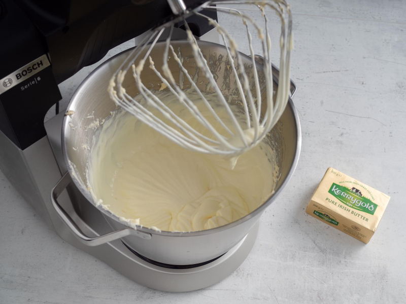 ubity krem budyniowy z masłem Kerrygold