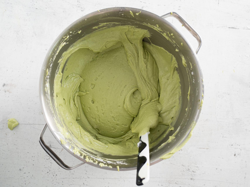 Gotowa masa serowa na sernik matcha.