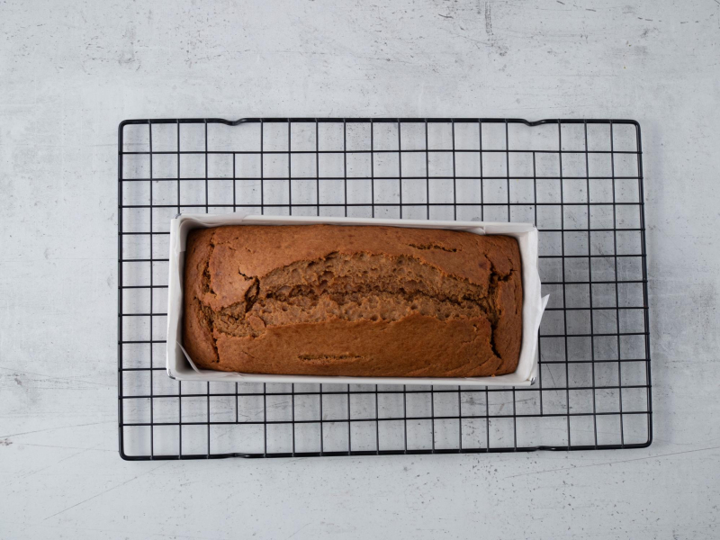 na kratce do studzenia upieczony chlebek dyniowy