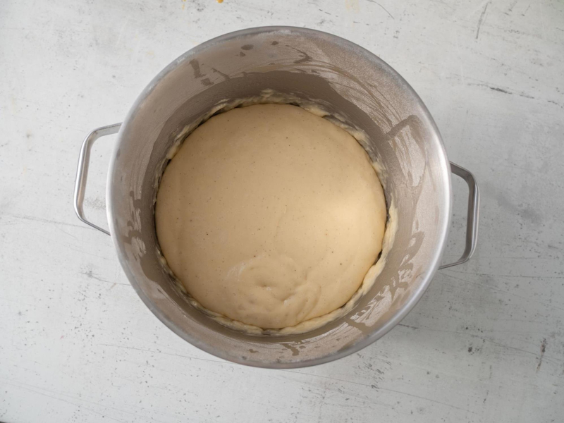 wyrośnięte ciasto drożdżowe na drożdżówkę z airfryera