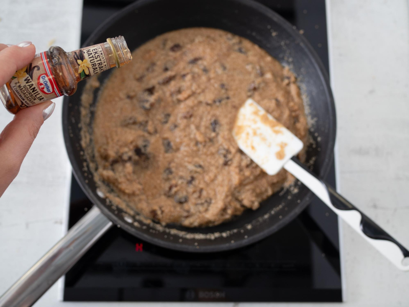 na patelni nadzienie z białego maku z dodawanym ekstraktem z wanilii Dr. Oetkera