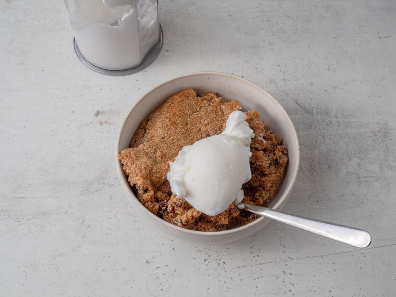 w miseczce przygotowane nadzienie z białego maku