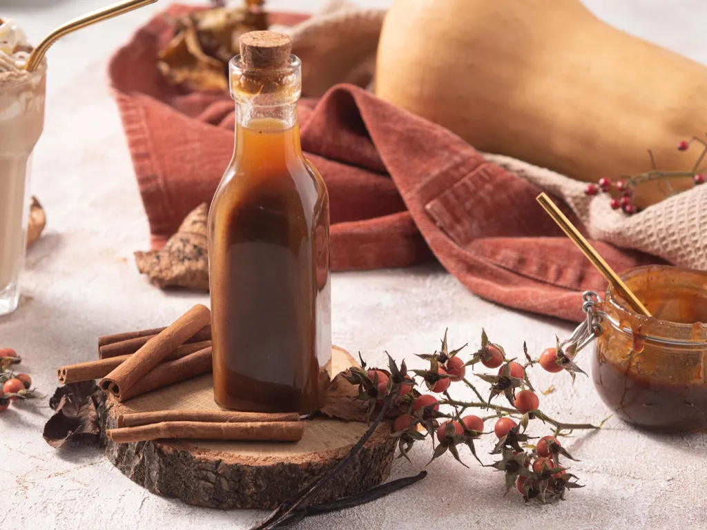 szklana buteleczka z syropem pumpkin spice