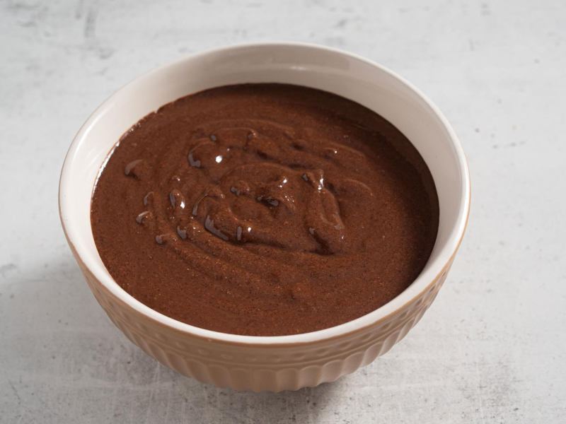 Gotowa domowa nutella w słoiczku.