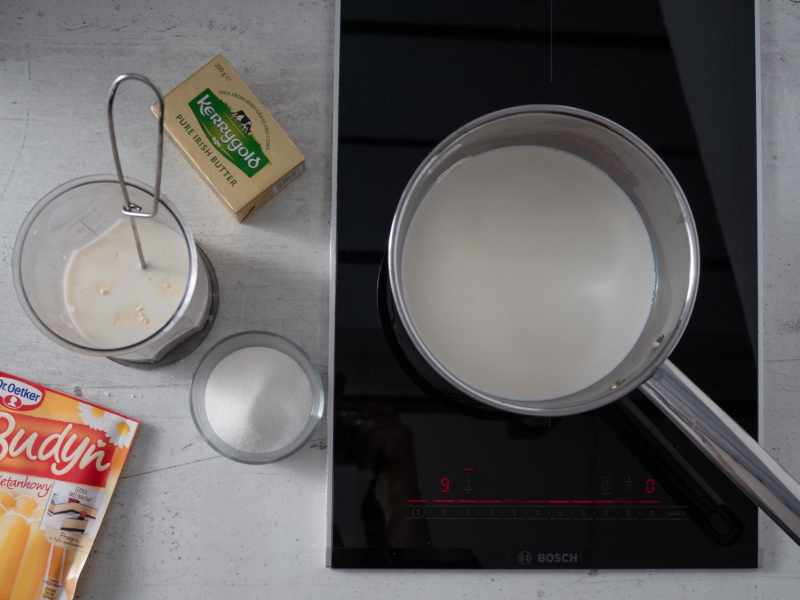 na kuchence rondelek z mlekiem do gotowania budyniu na krem budyniowy do orzechowej damy