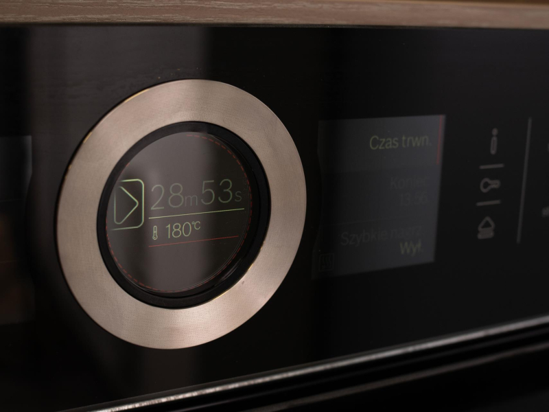 Wyświetlacz piekarnika pokazujący temperaturę 180 stopni.