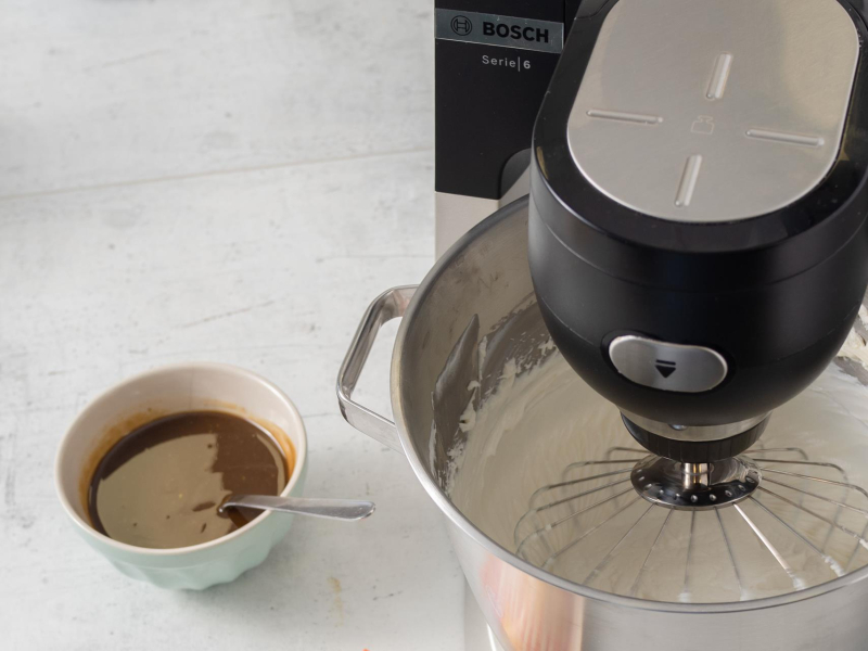 w robocie bosch miksowany sernik dubajski