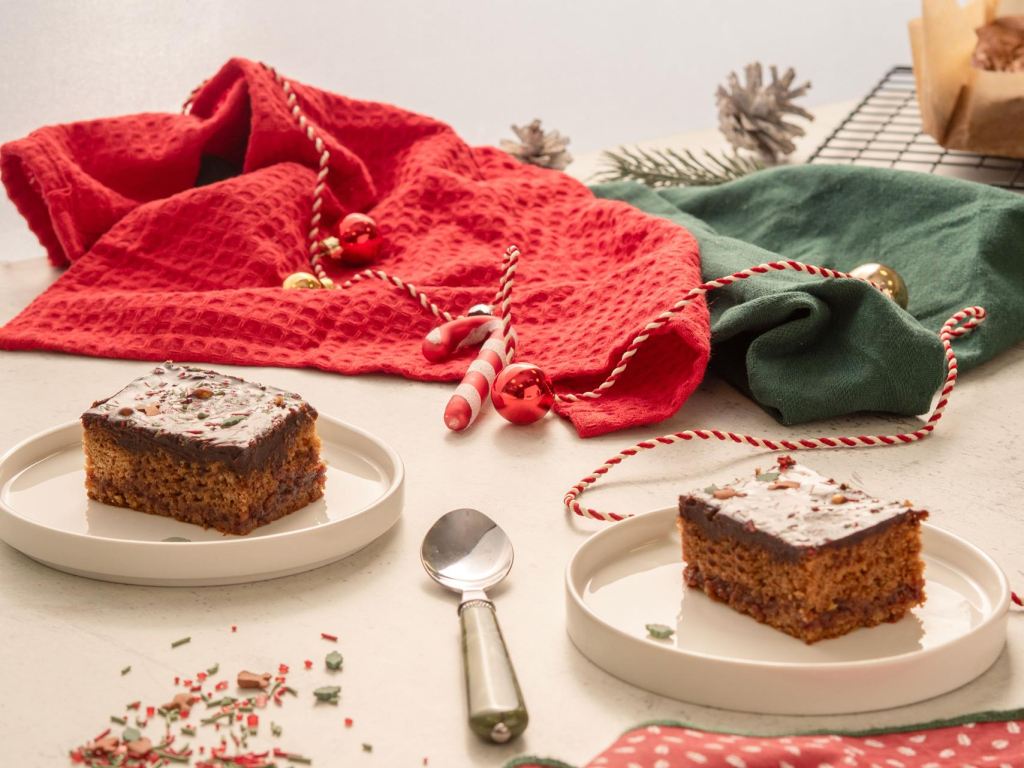 piernik przekładany powidłami śliwkowymi wszystkiego słodkiego