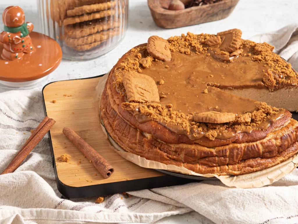 Upieczony skyrnik lotus biscoff ozdobiony ciasteczkami Lotus - przepis Wszystkiego Słodkiego