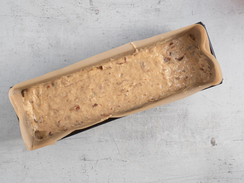 Chlebek daktylowy przed upieczeniem.