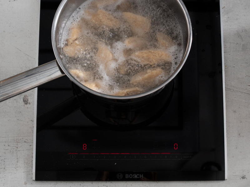 Gotowanie pierogów leniwych fit.