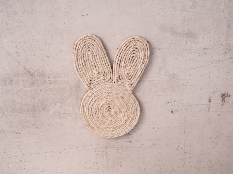 podkładka w kształcie króliczej głowy wykonana z bawełnianego sznurka