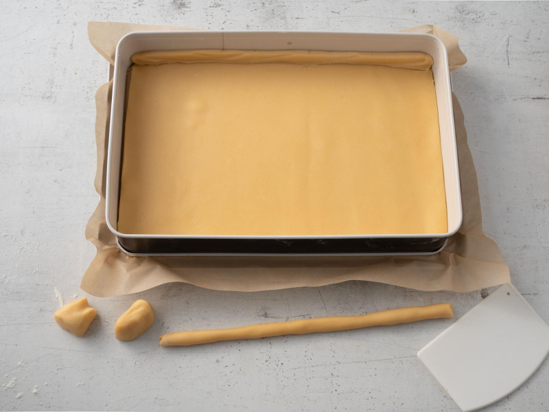 wyłożony spód mazurka na dużej blaszce