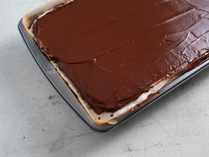 Fit wuzetka z polewą czekoladową.