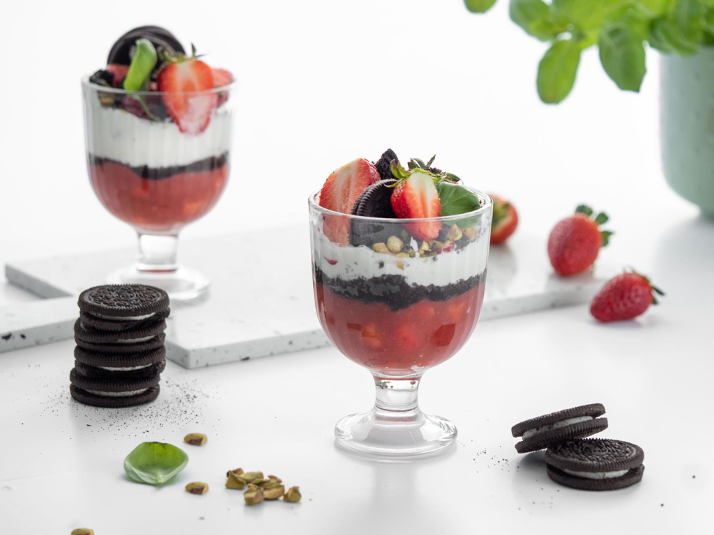 deser oreo z truskawkami wszystkiego słodkiego