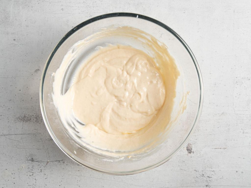 Gotowe ciasto na pancakes ze skyrem.