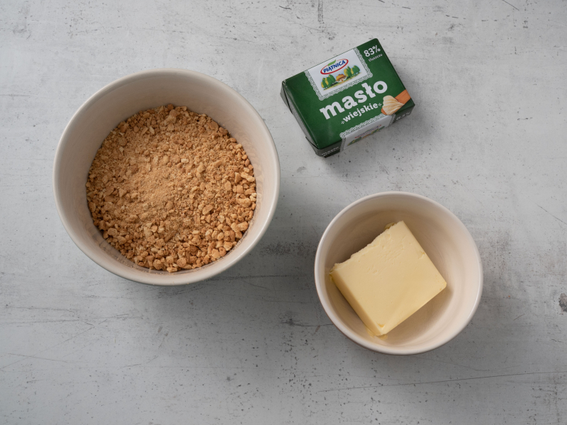 masło z herbatnikami pokruszonymi