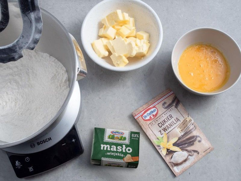 składniki na kruche ciasteczka serduszka z dżemem