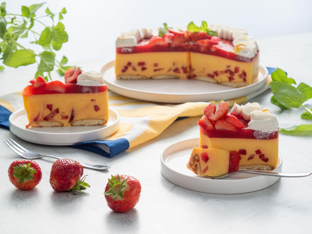proste ciasto z mango i truskawkami wszystkiego słodkiego