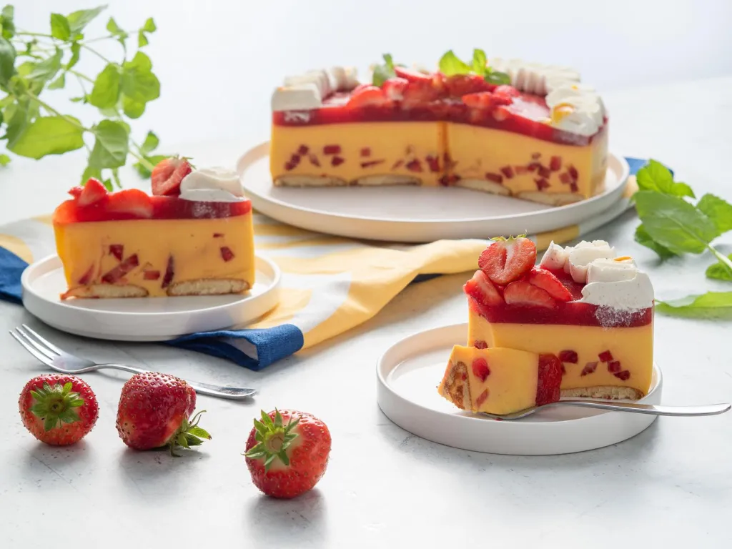 proste ciasto z mango i truskawkami wszystkiego słodkiego