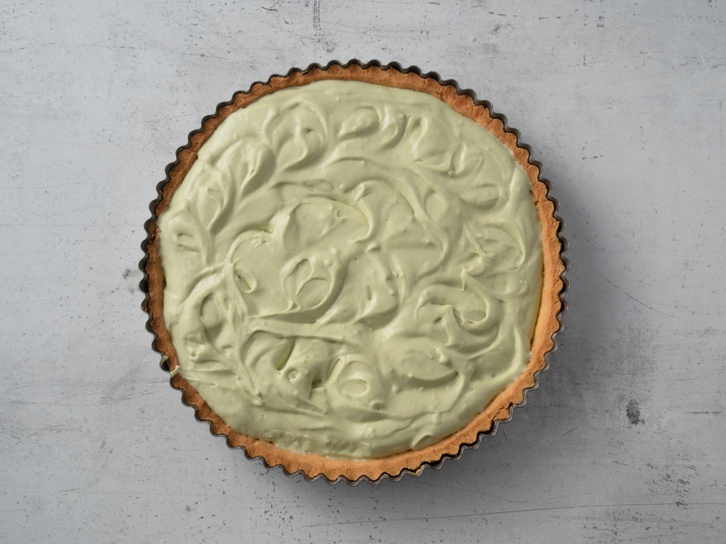 tarta z kremem matcha i truskawkami