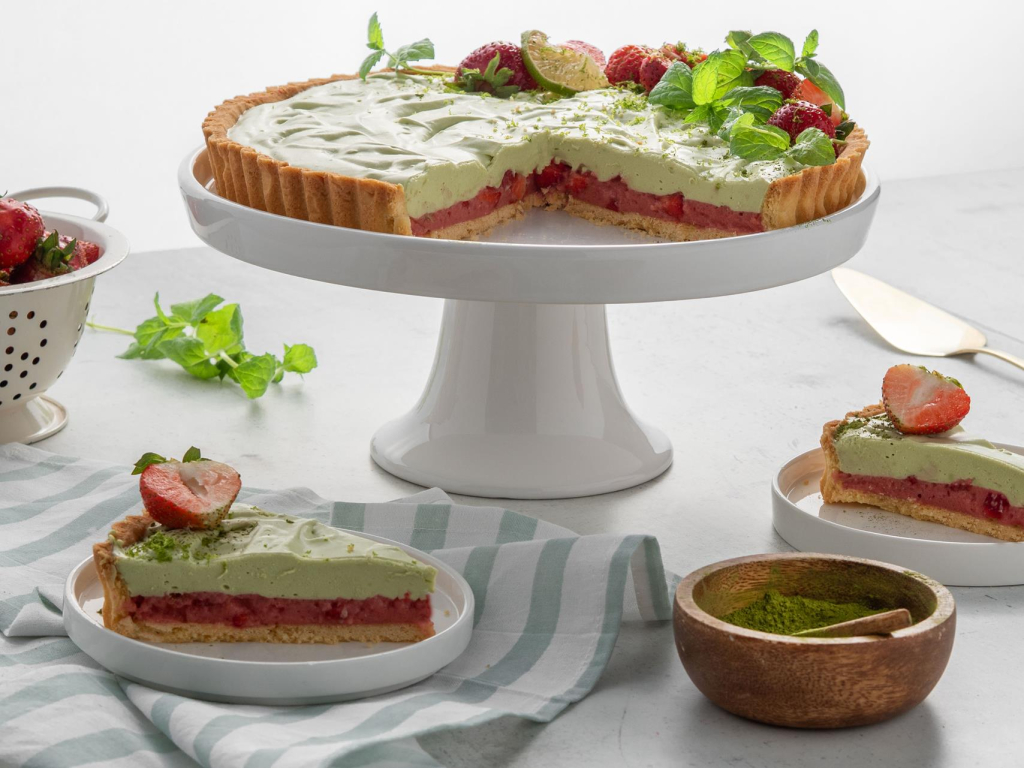 tarta z truskawkami i kremem matcha wszystkiego słodkiego