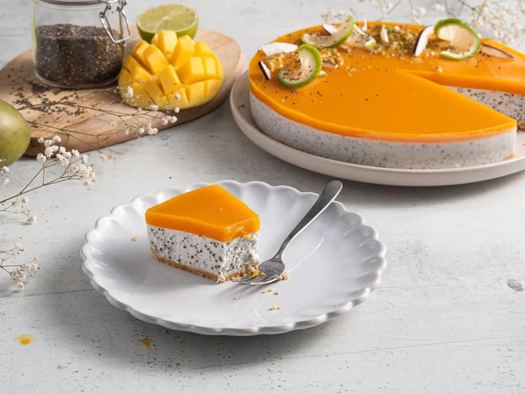 Sernik z chia bez pieczenia na jogurcie z galaretką z mango - przepis Wszystkiego Słodkiego